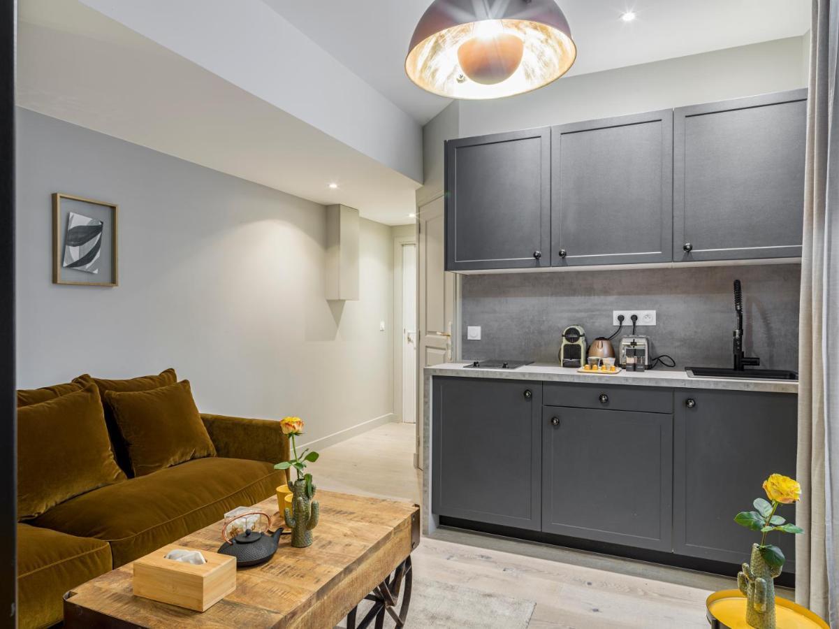Fabulous Grey Apartment Paris Exterior foto